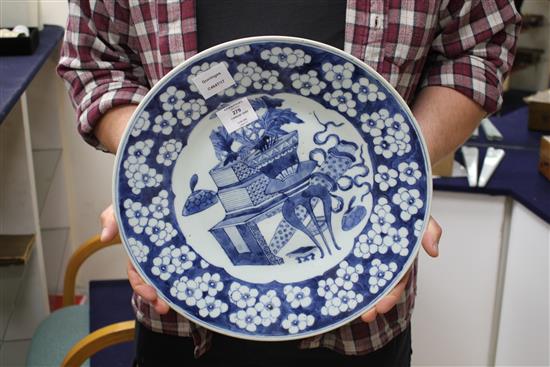 A large Chinese blue and white Antiques dish, 19th century, diameter 38cm